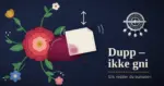 Illustrasjon av en mørkeblå bunad med rosebroderi der en vinflekk duppes forsiktig med en hvit linklut, en avtatt sølvsølje ligger ved siden av, og teksten «Dupp – ikke gni» og «Slik redder du bunaden».